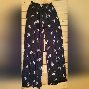 Women's Black Leg Wide Floral Pants S